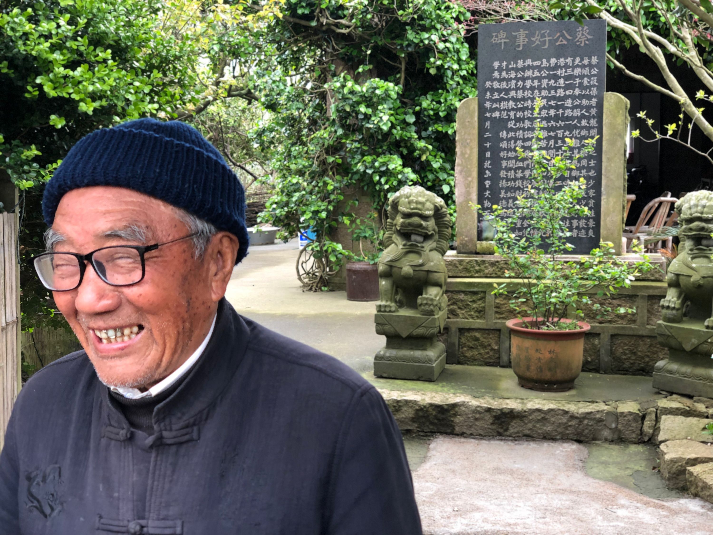 happy stone mason - huanglong island